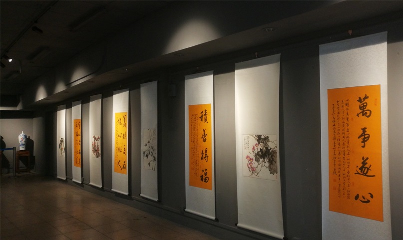 全域影視傳媒助力張福銘藍(lán)藝書畫陶瓷作品聯(lián)展獻(xiàn)禮建軍節(jié)